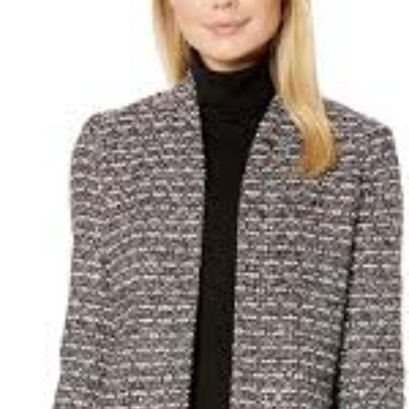 Elegant Black and White Tweed Blazer - Picture 5 of 5